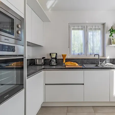 Дом отдыха 4 Bedroom Cozy In *